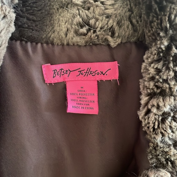 EUC Betsey Johnson Faux Fur Vest, fully lined. Super warm! Size M - Picture 3 of 4